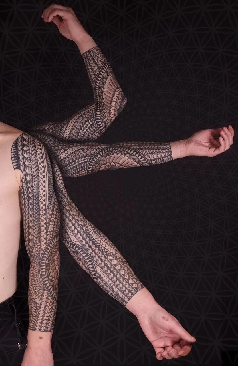 Kompozycja rękawów blackwork